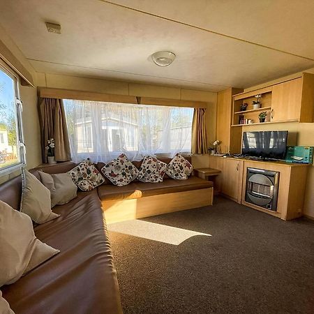 Lovely 8 Berth Caravan At St Osyth Beach Holiday Park Ref 28101G Clacton-on-Sea Eksteriør billede